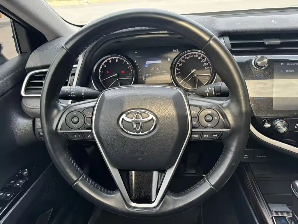 TOYOTA CAMRY