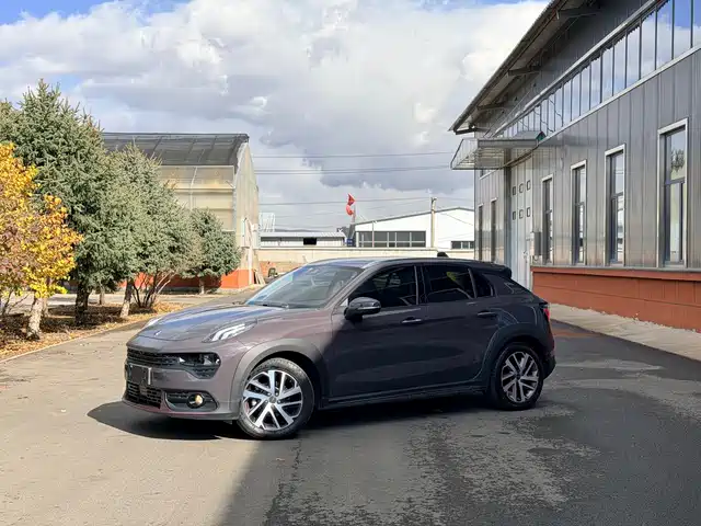 Lynk & Co 02