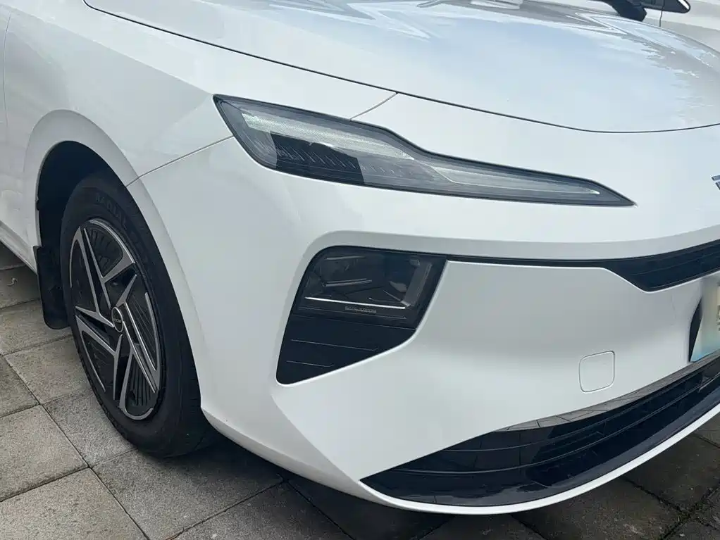 Roewe Young Wai D6 — миниатюра 6