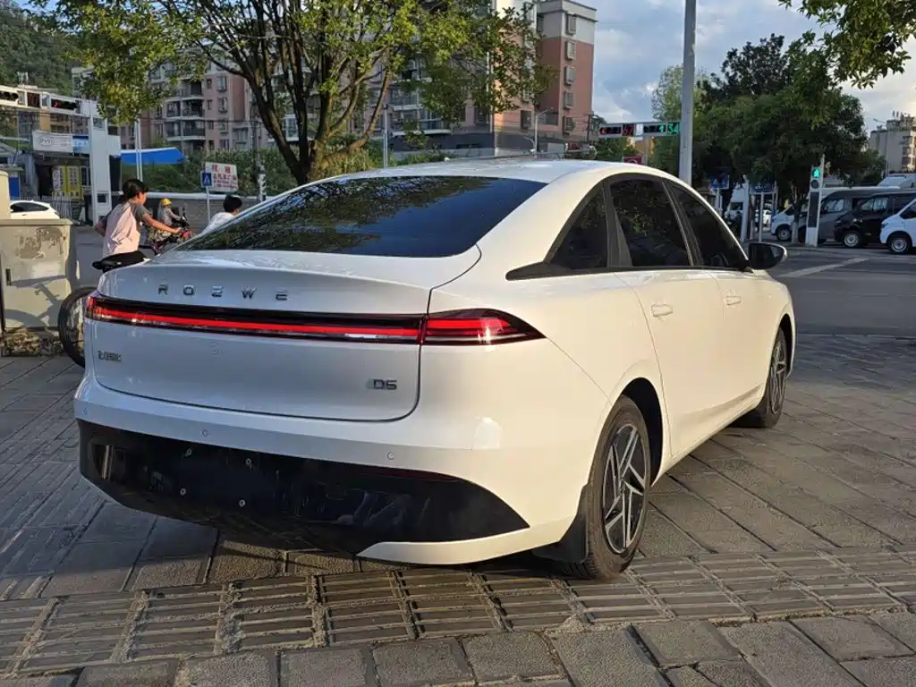 Roewe Young Wai D6 — миниатюра 13