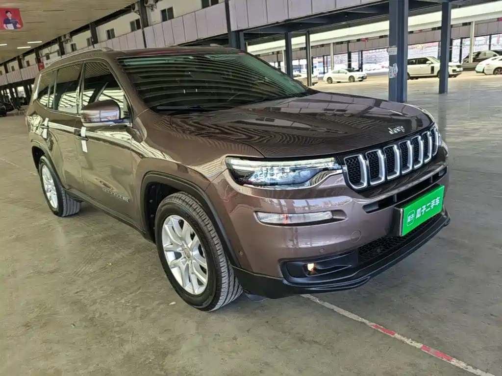 Jeep Commander — миниатюра 4