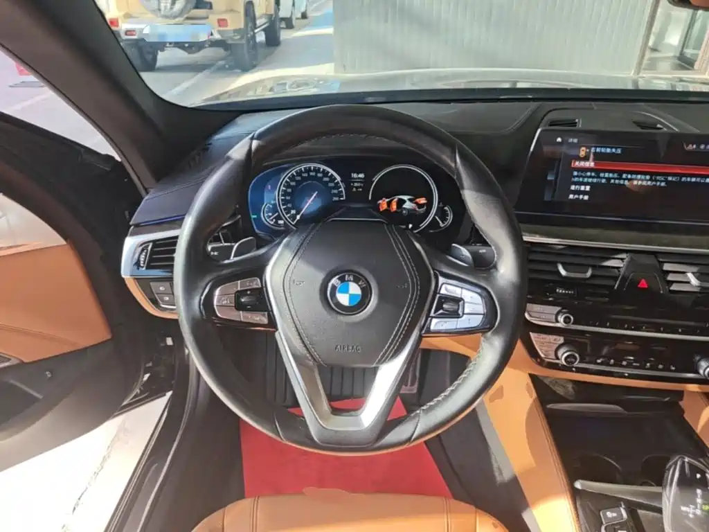 BMW 5 Series — миниатюра 11