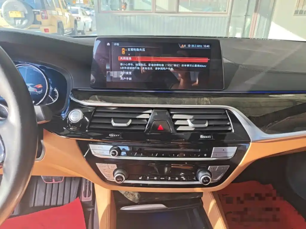 BMW 5 Series — миниатюра 13