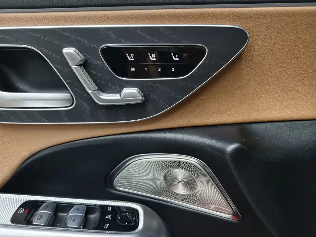 Mercedes-Benz E-Class — миниатюра 9