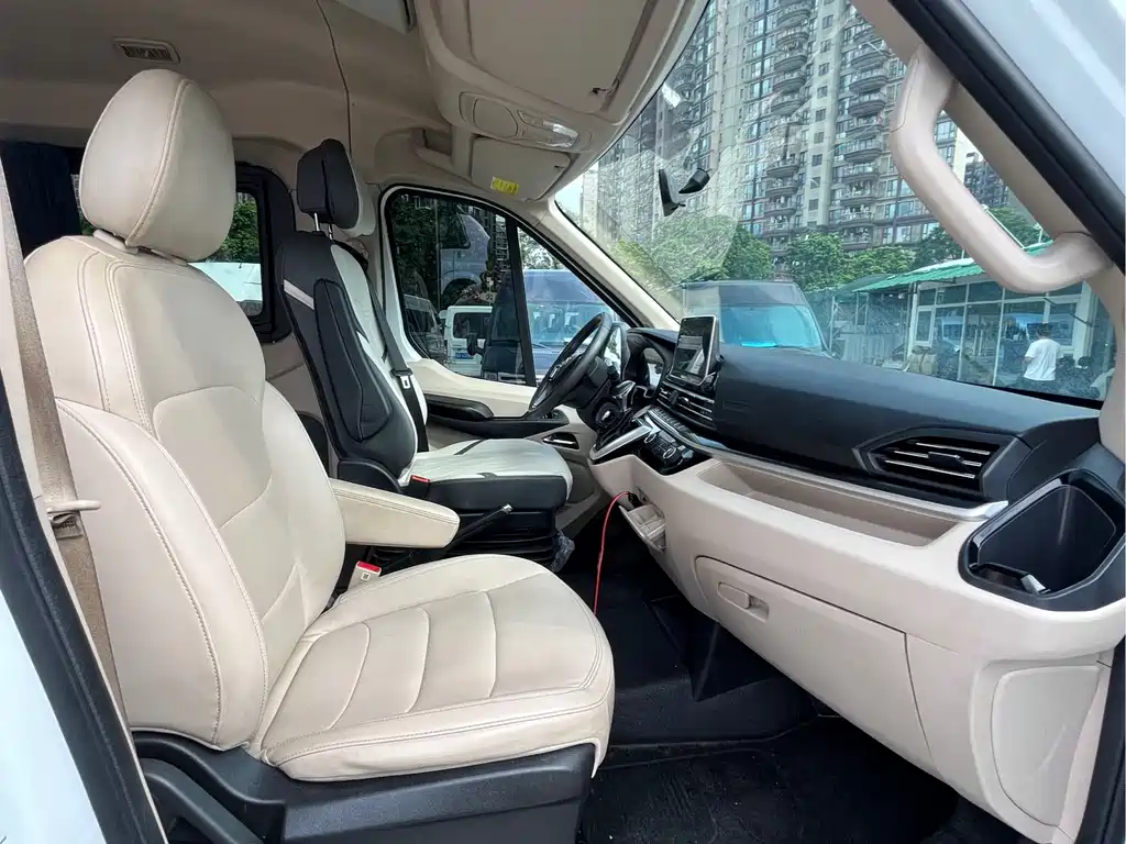 MAXUS V90 — миниатюра 9