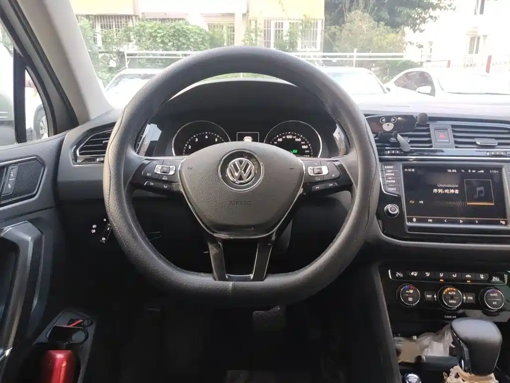 Volkswagen Tiguan L — миниатюра 3