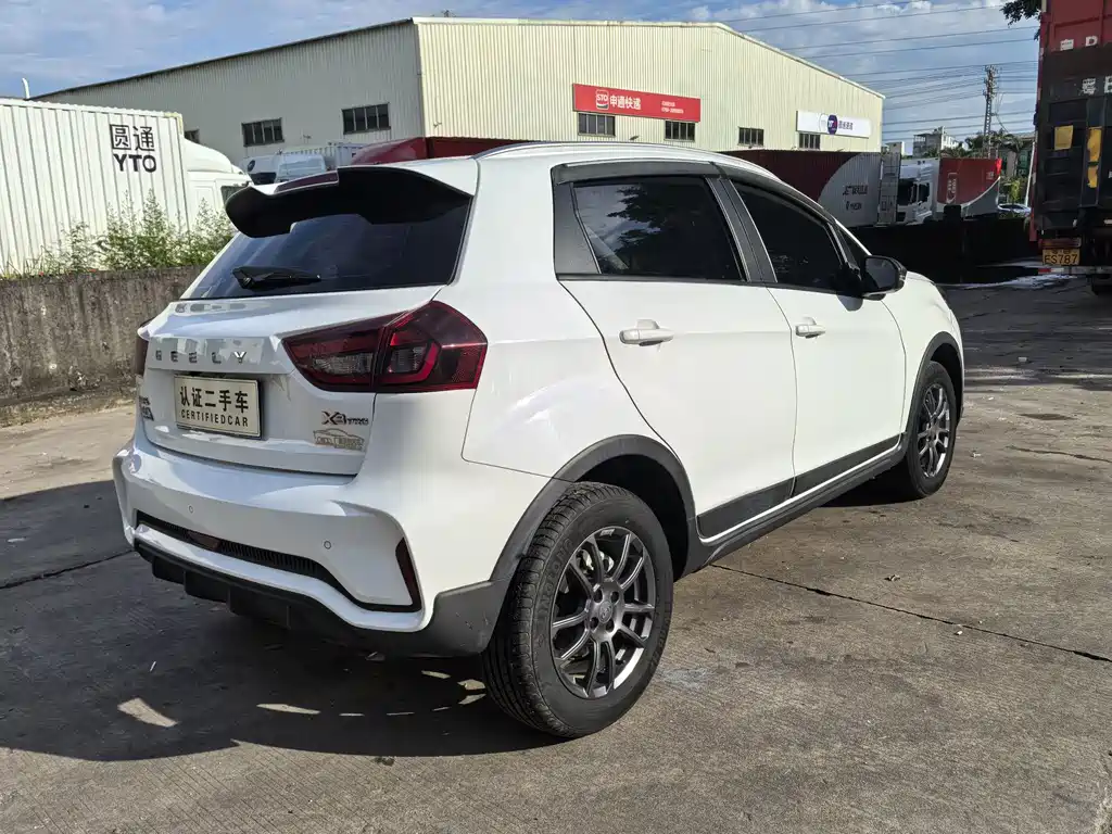 Geely Vision X3 — миниатюра 7