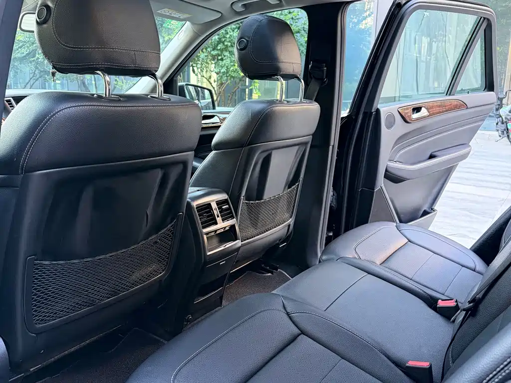 Mercedes-Benz M-Class — миниатюра 13