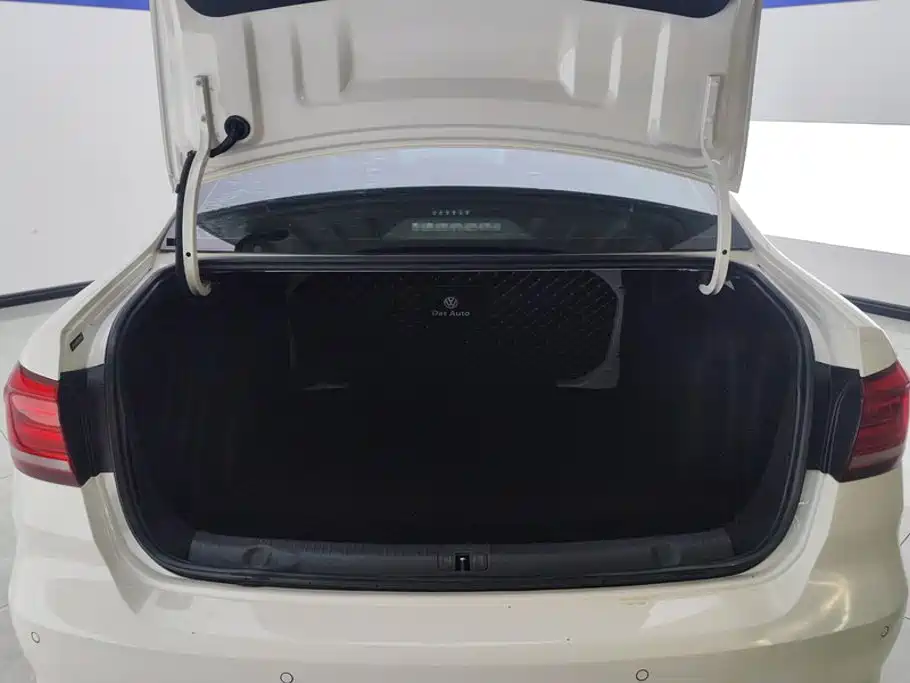Volkswagen Lavida — миниатюра 4