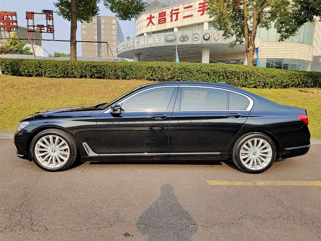 BMW 7 SERIES