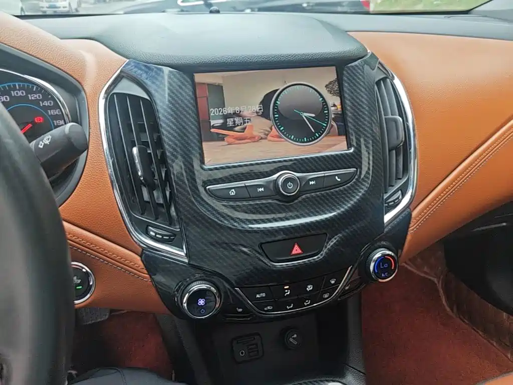 Chevrolet Cruze — миниатюра 13