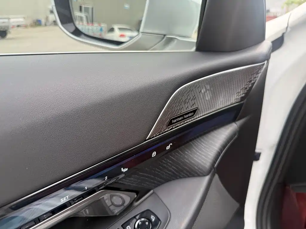BMW i5 — миниатюра 10
