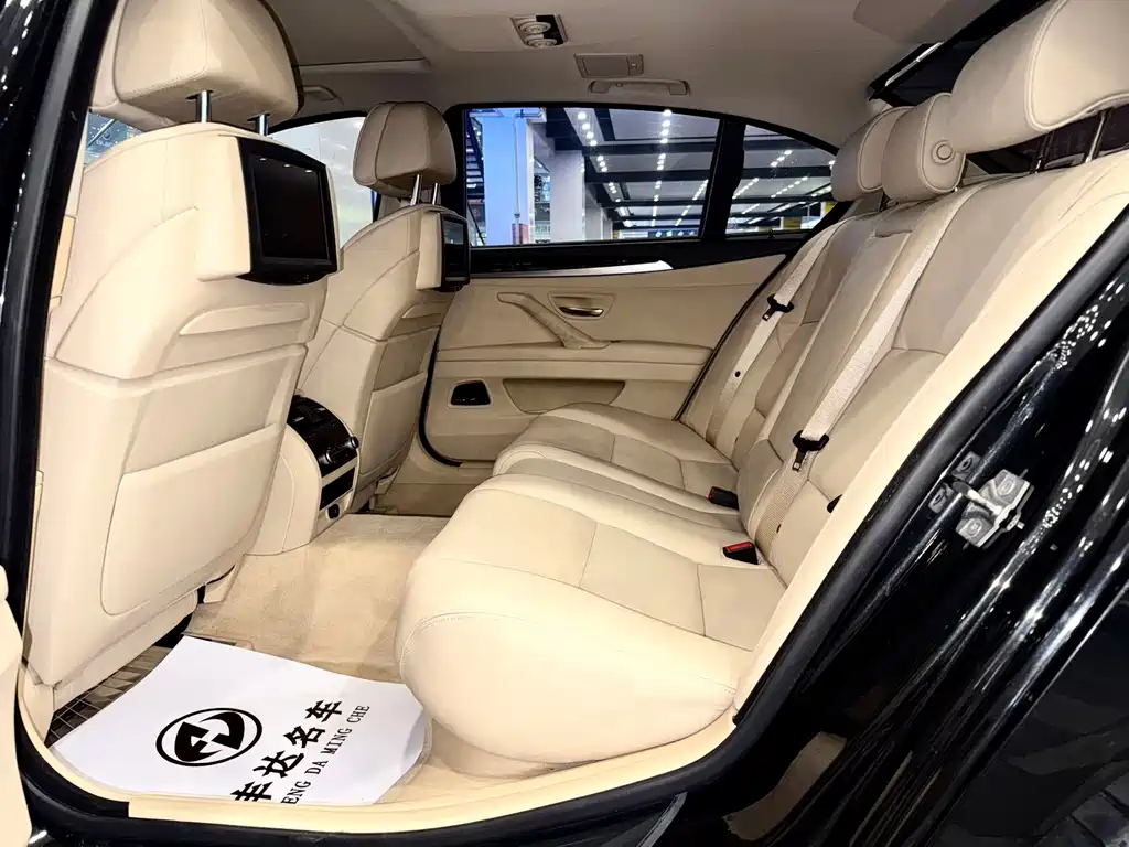 BMW 5 Series — миниатюра 10