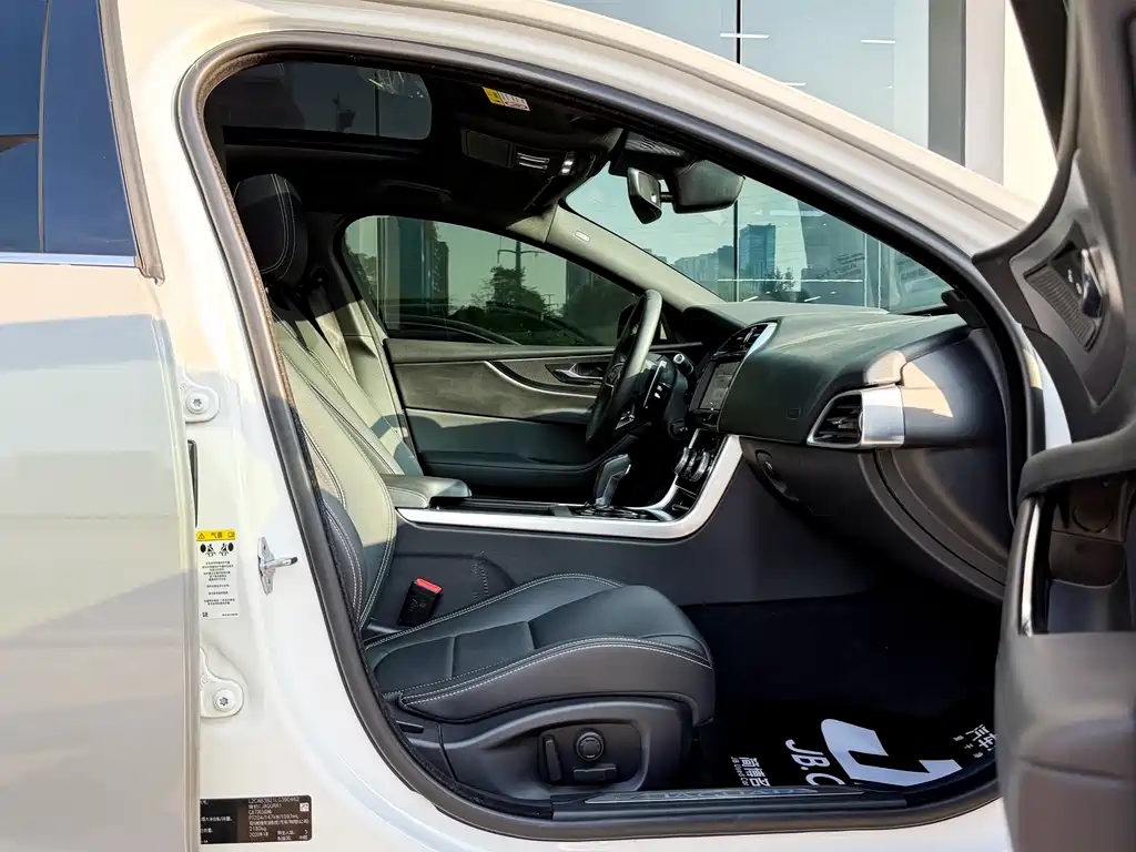 Jaguar XEL 2020 2.0T 200PS R-DYNAMIC Sport