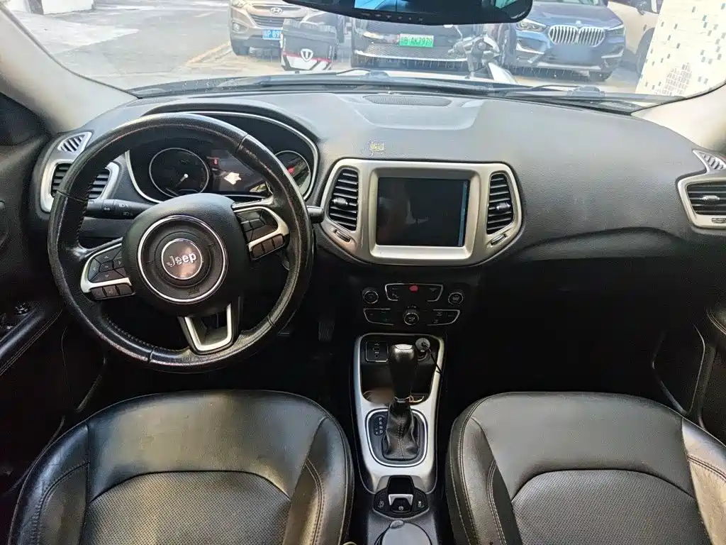 Jeep Compass — миниатюра 13