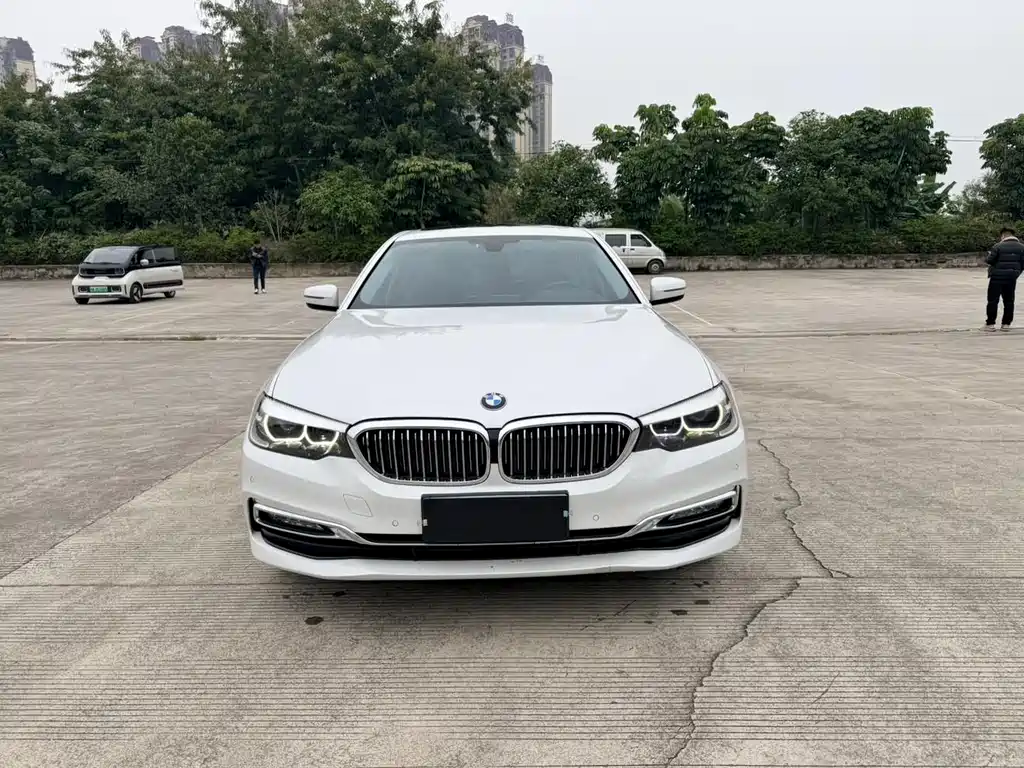BMW 5 SERIES