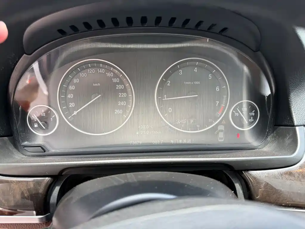 BMW 5 Series — миниатюра 4