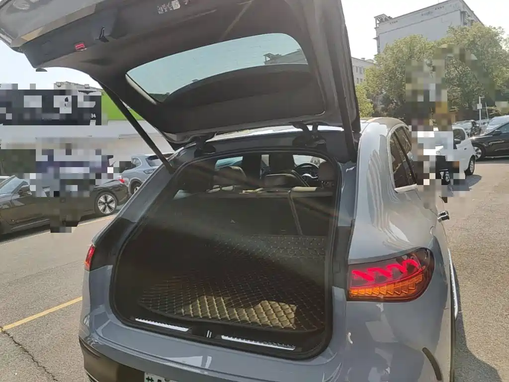 Mercedes-Benz EQE SUV — миниатюра 19