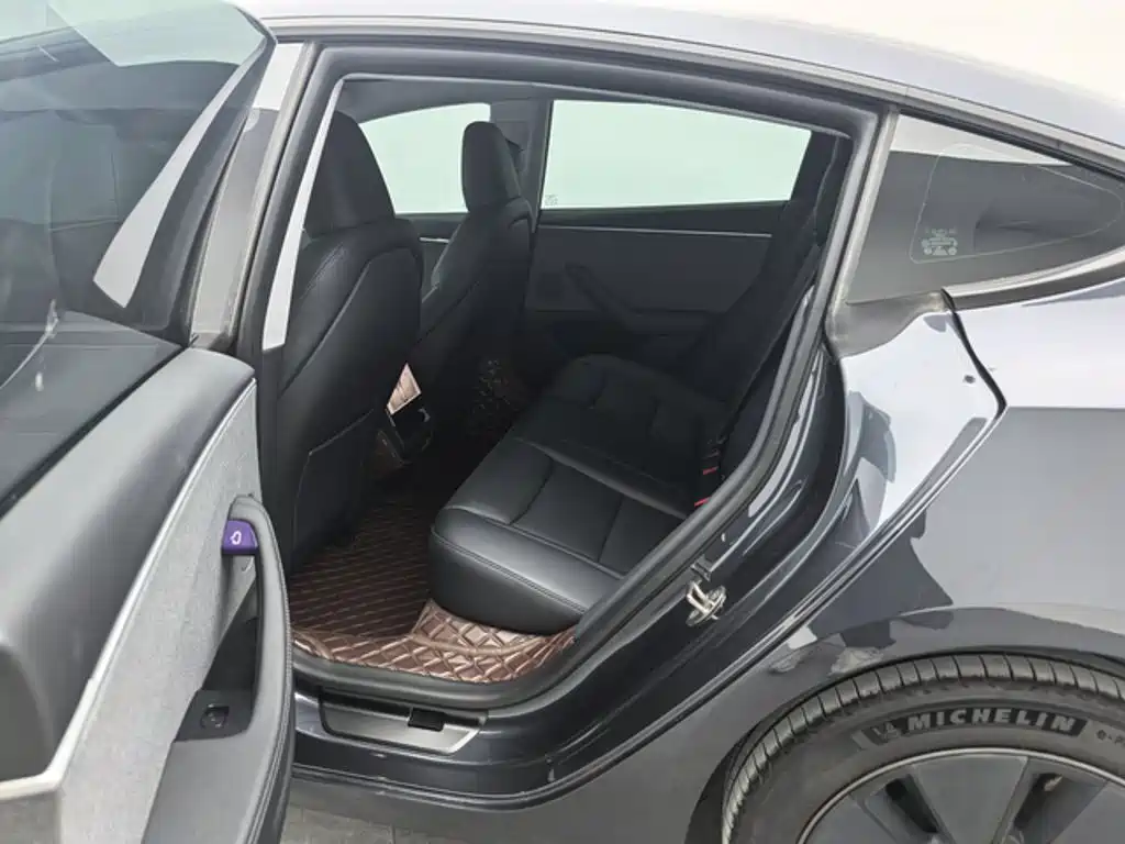 Tesla Model 3 — миниатюра 6