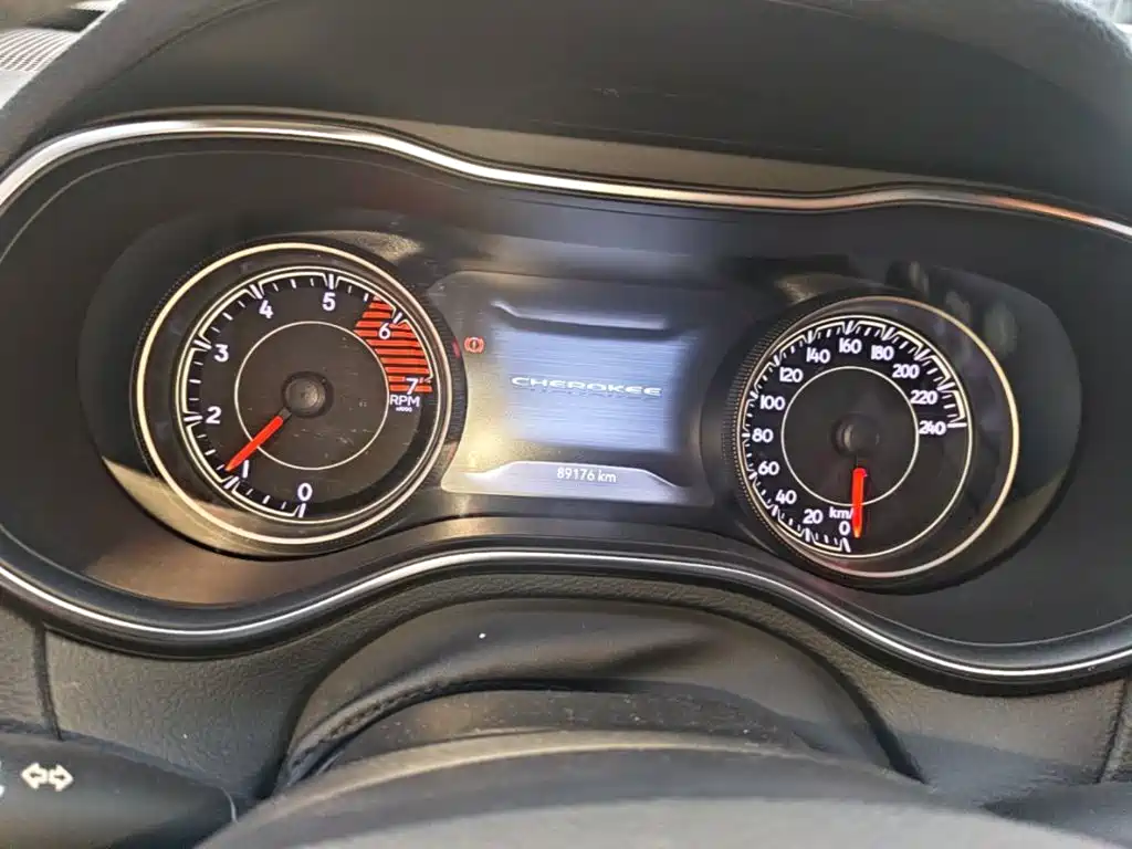 Jeep Cherokee — миниатюра 12