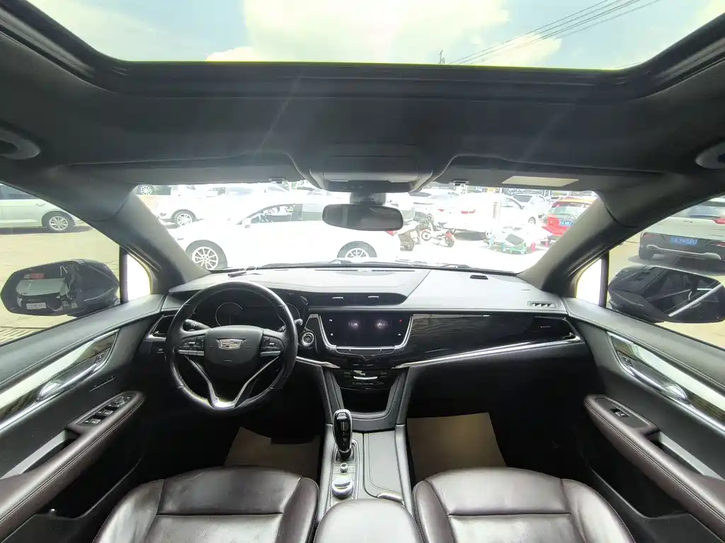 Cadillac XT6 2021 2.0T мест Luxury