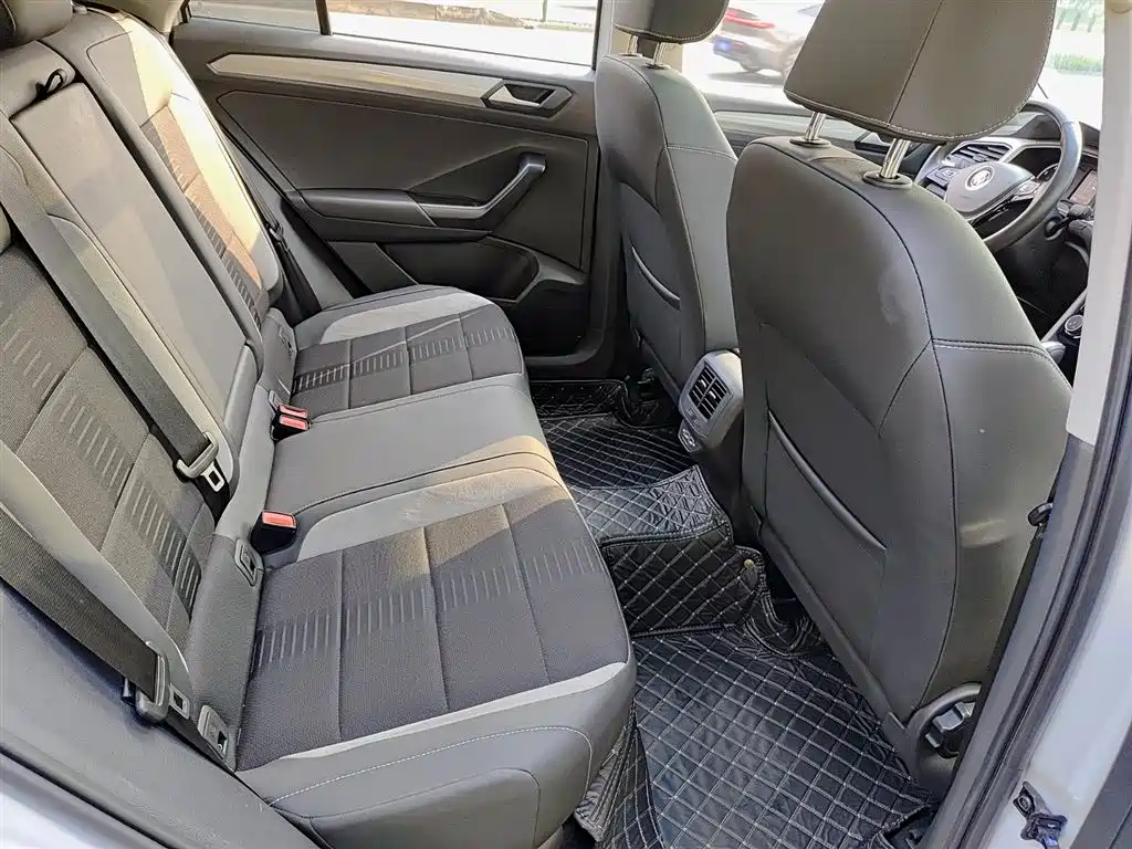 VOLKSWAGEN T ROC EXPLORING SONGS