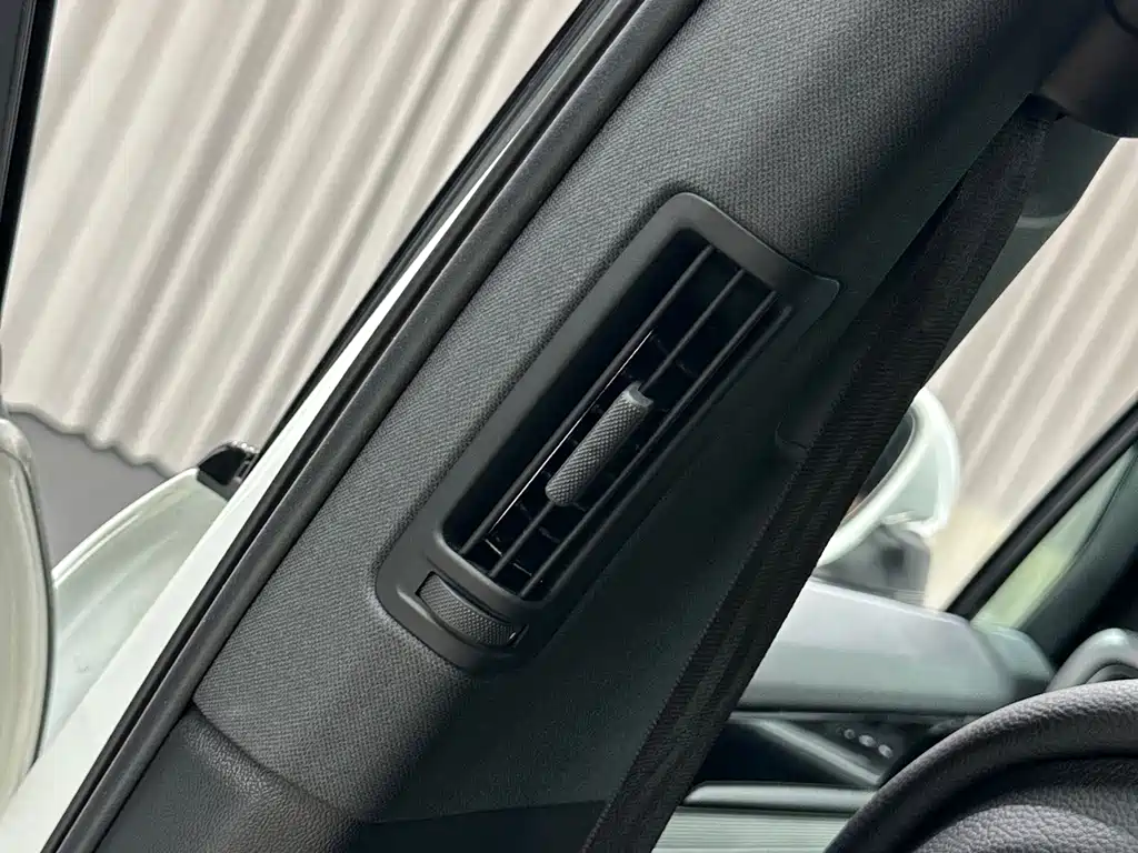Porsche Cayenne — миниатюра 25