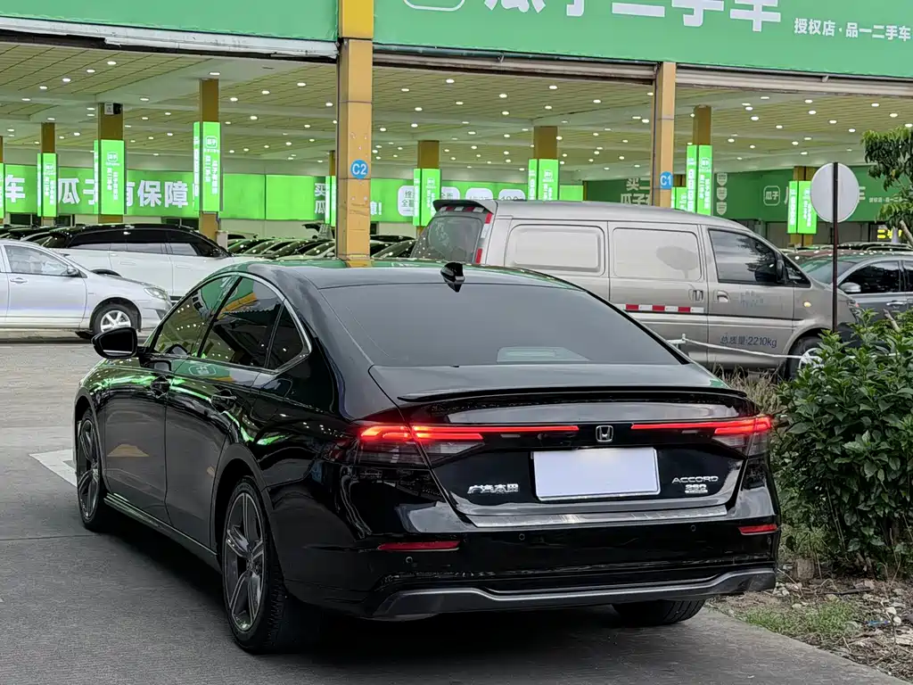 Honda Accord — миниатюра 13
