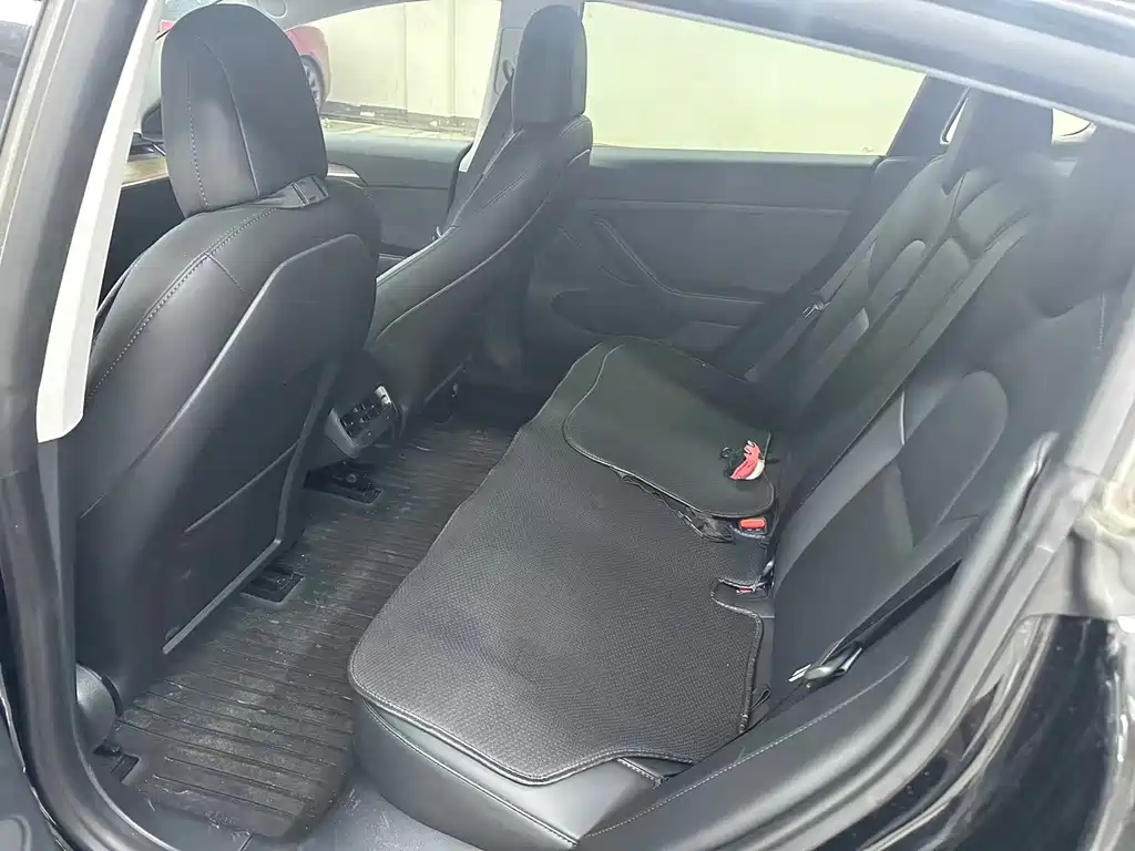 Tesla Model 3 — миниатюра 6