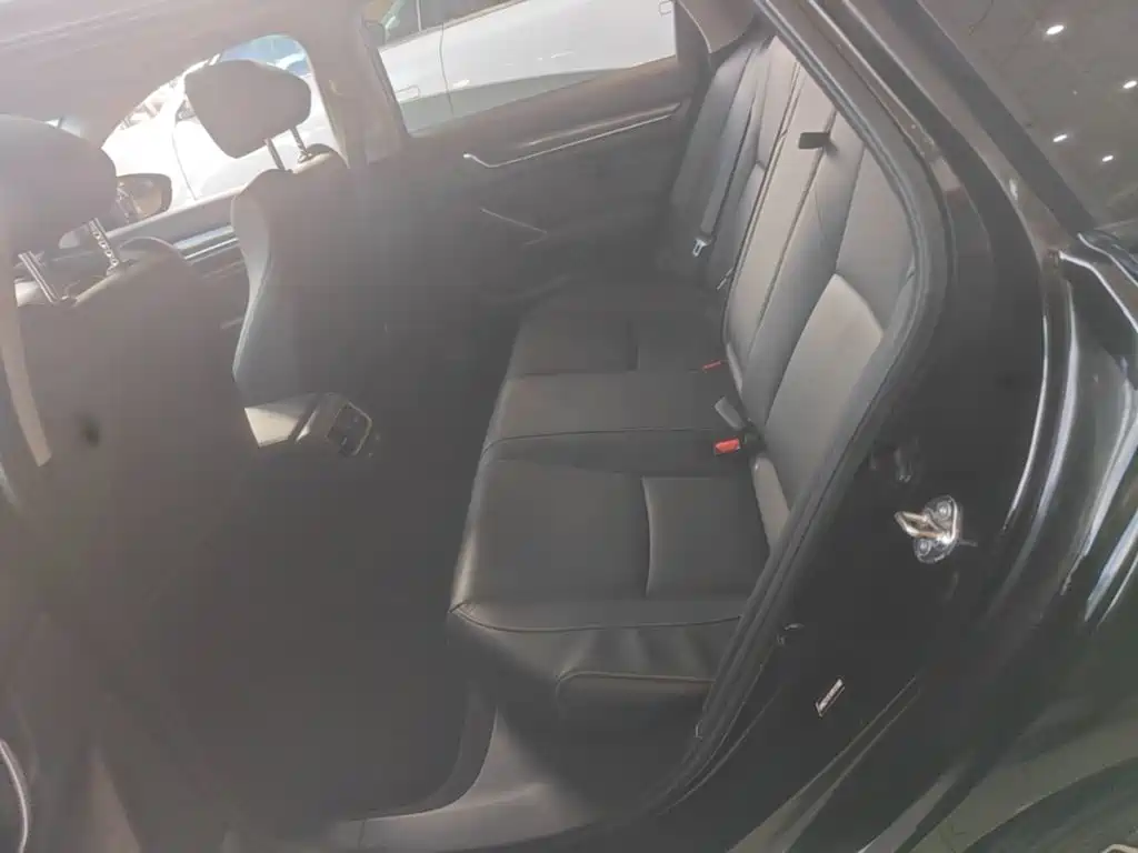 Honda Accord — миниатюра 17