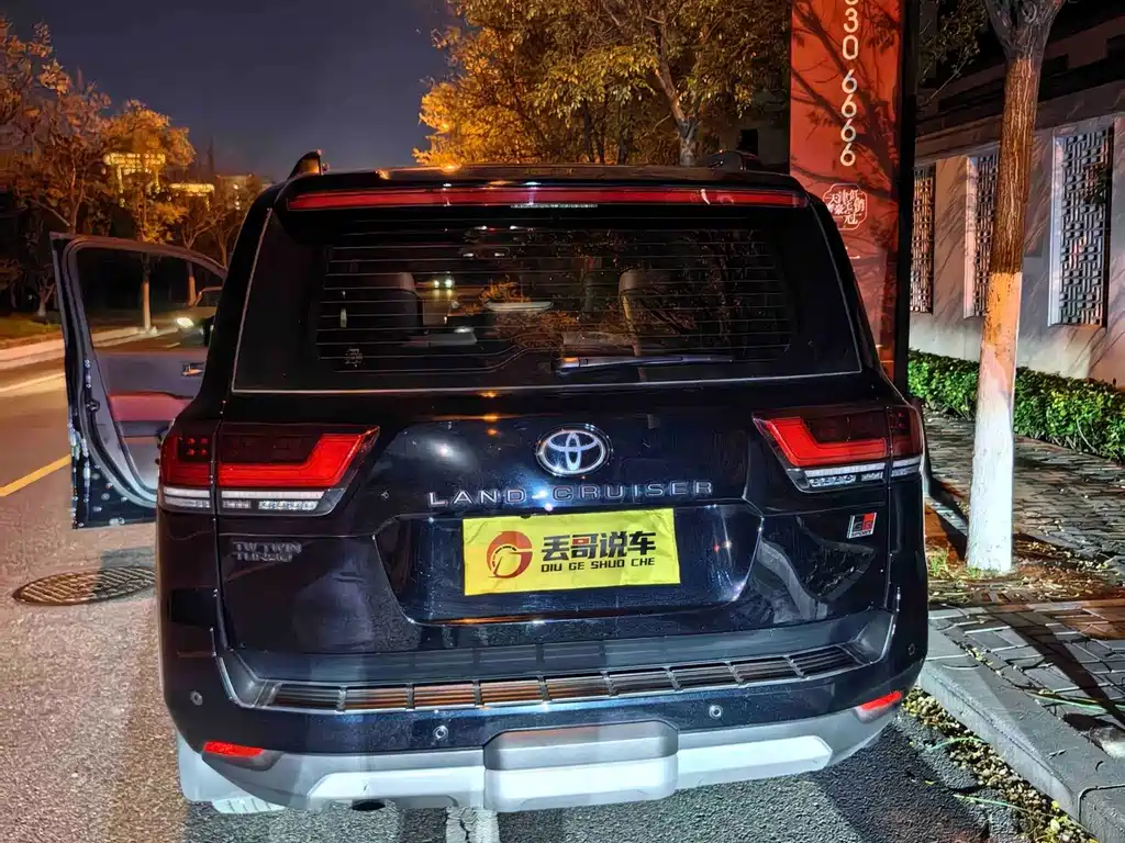 Toyota Land Cruiser — миниатюра 3