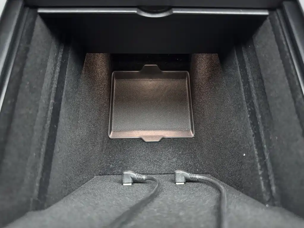 Tesla Model Y — миниатюра 25