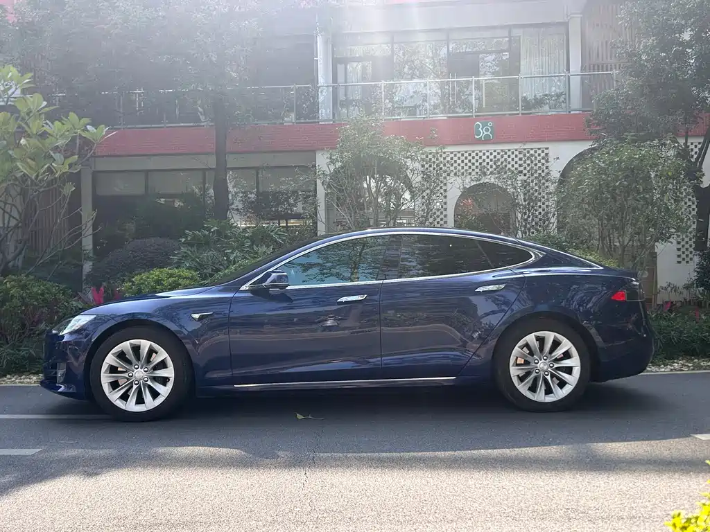 TESLA MODEL S