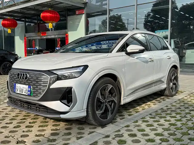 AUDI Q4 E TRON 2024
