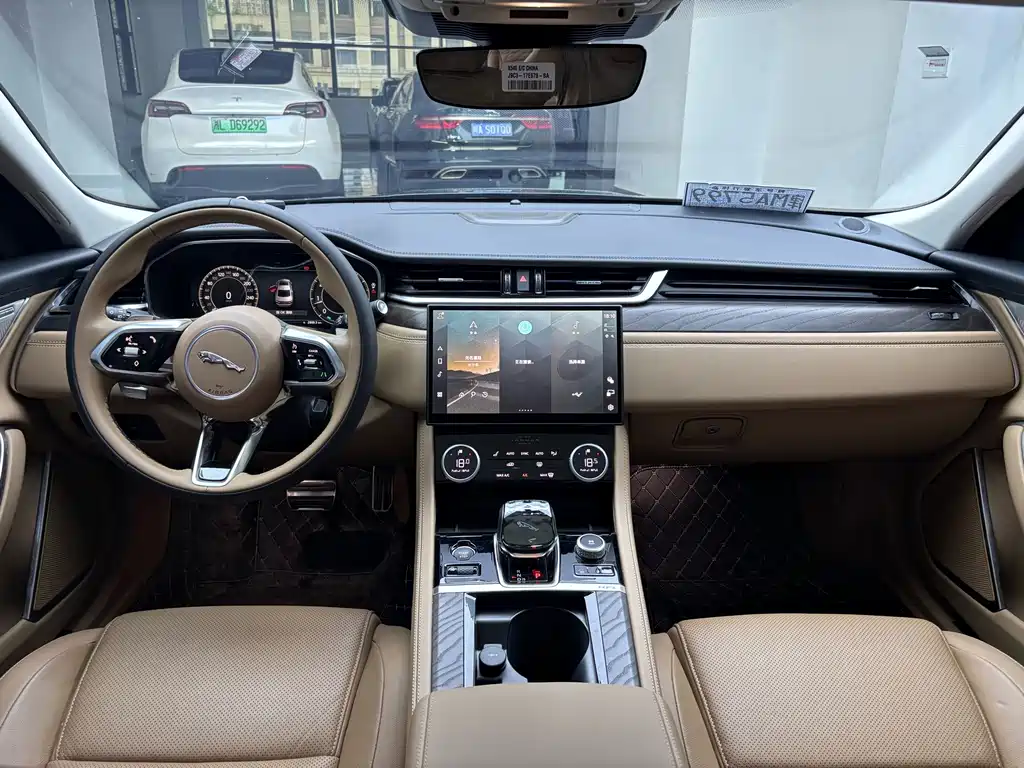 Jaguar XFL — миниатюра 4