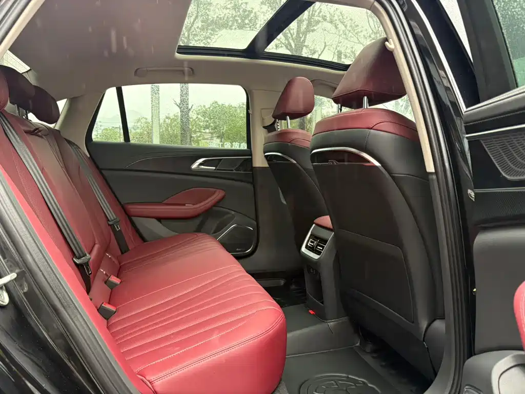 Hongqi Hongqi H5 — миниатюра 8