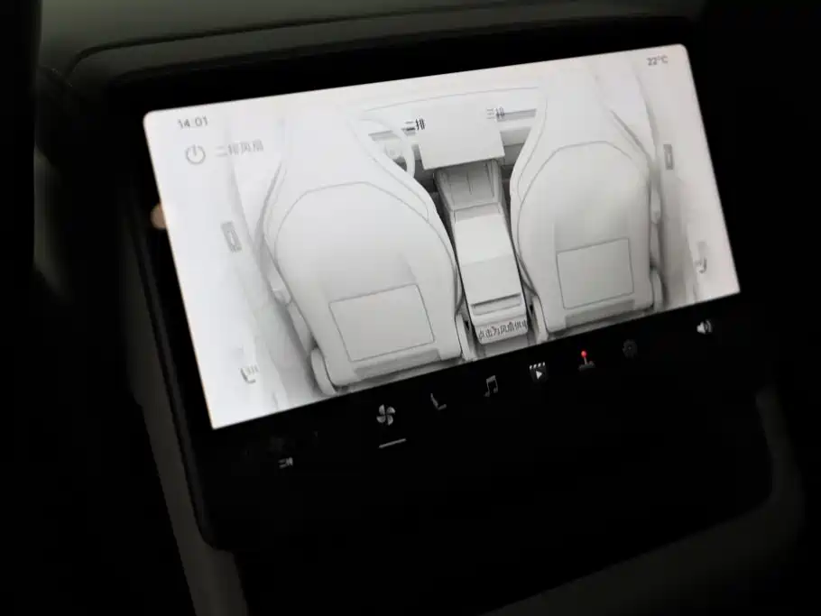 Tesla Model Y L — миниатюра 20