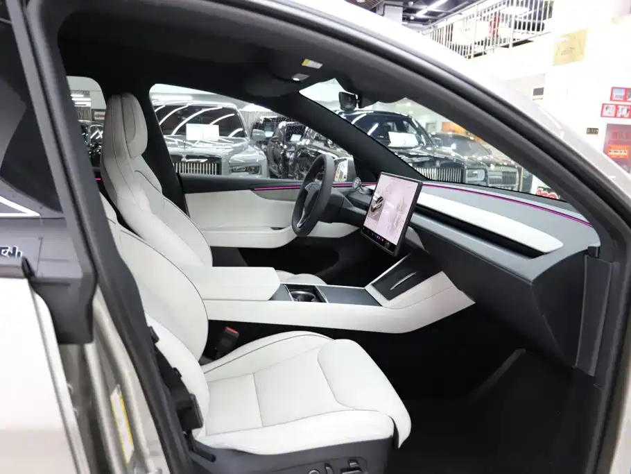 Tesla Model Y L — миниатюра 19