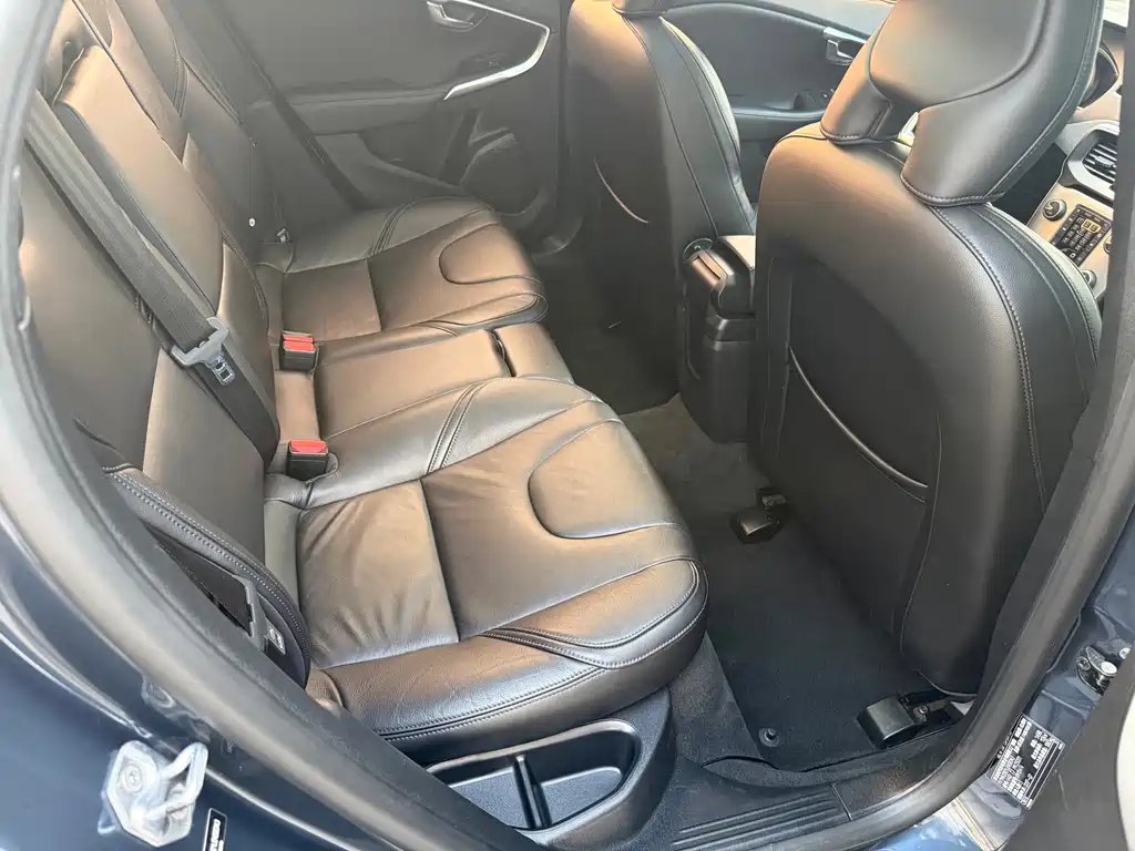 Volvo V40 — миниатюра 20