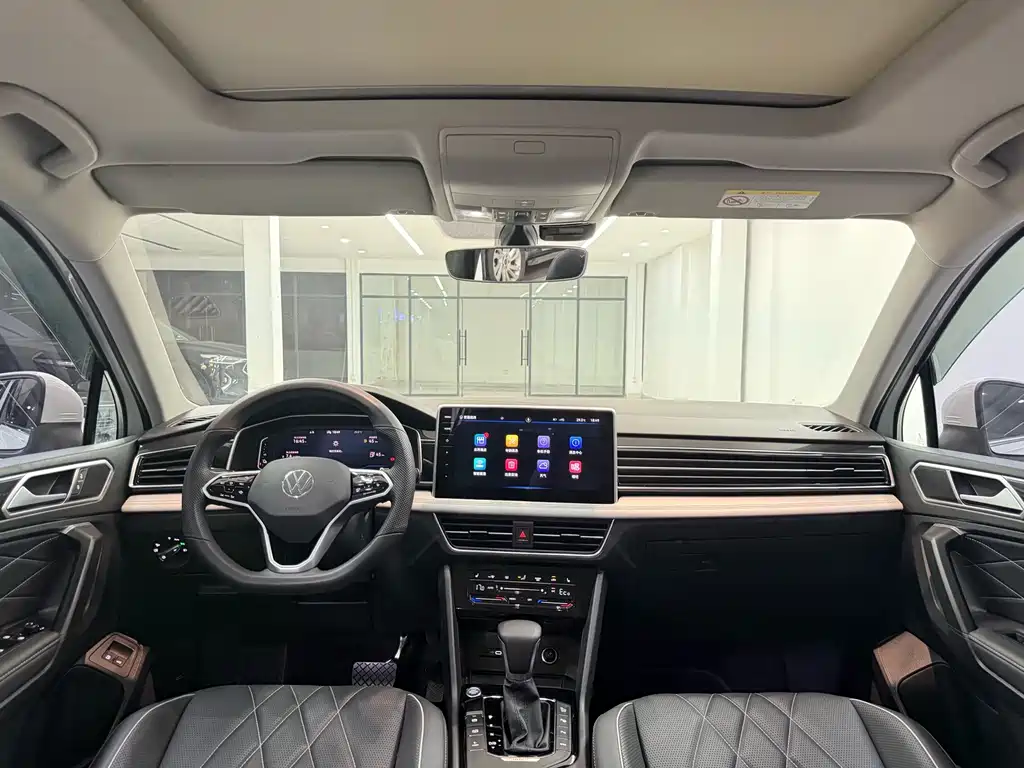Volkswagen Tiguan L PHEV — миниатюра 7