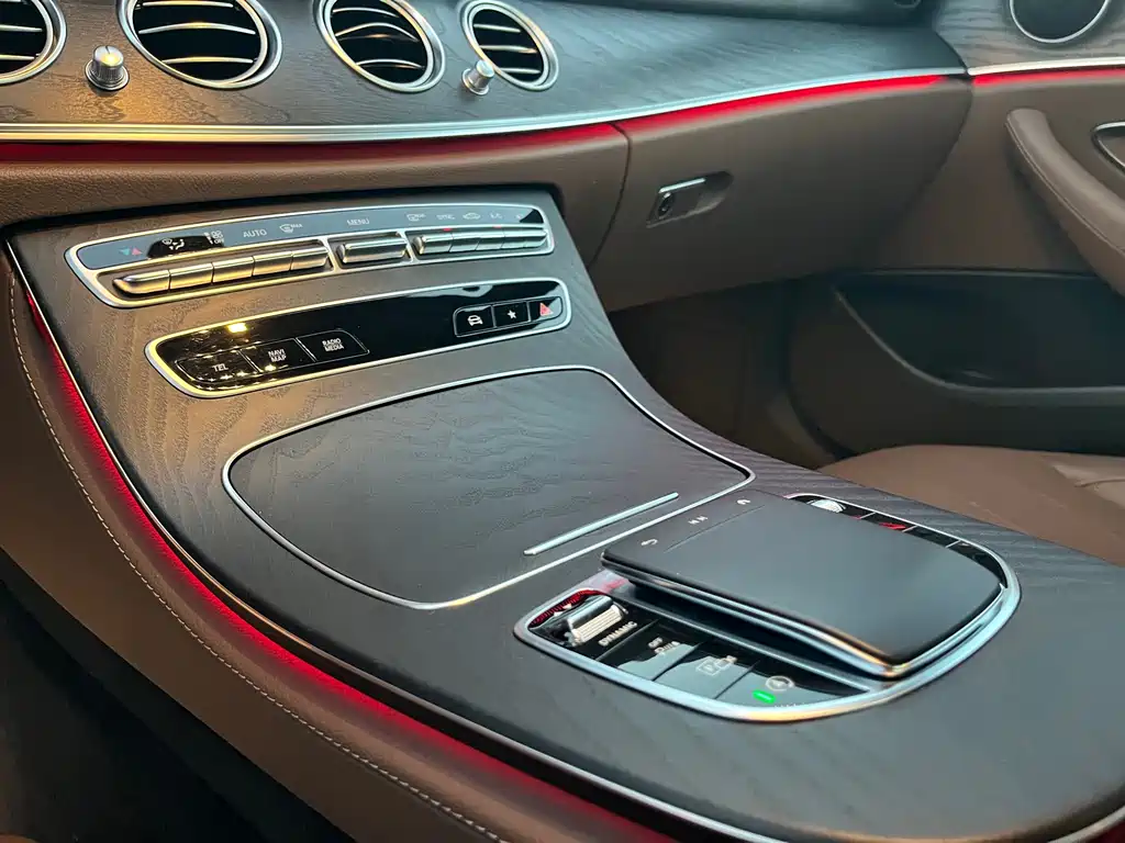 Mercedes-Benz E-Class (Import) — миниатюра 13