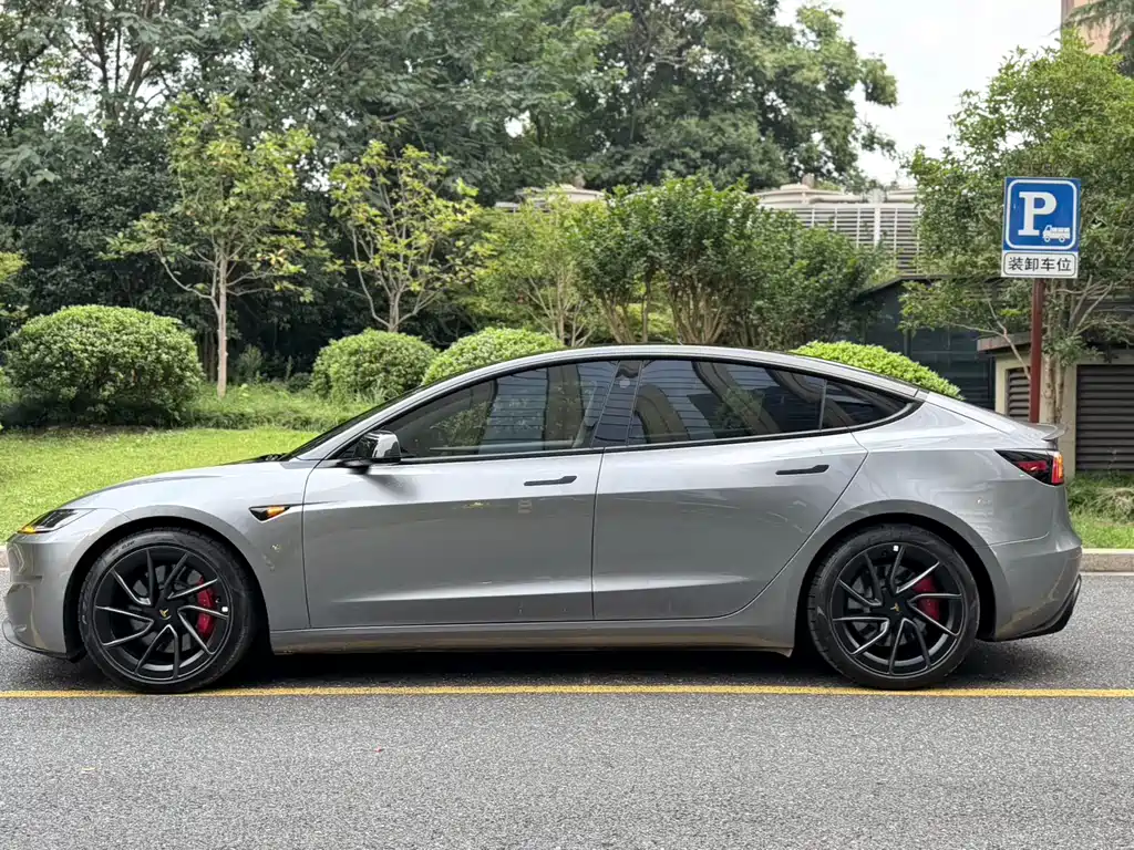 Tesla Model 3 — миниатюра 11