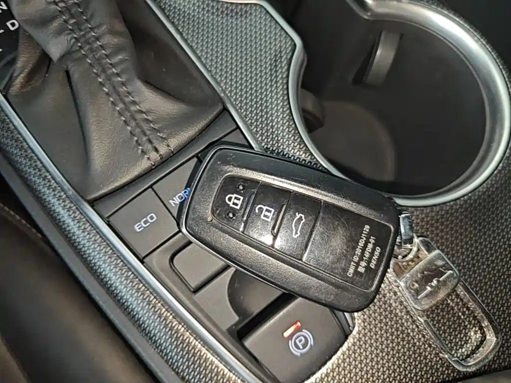 Toyota Camry — миниатюра 9