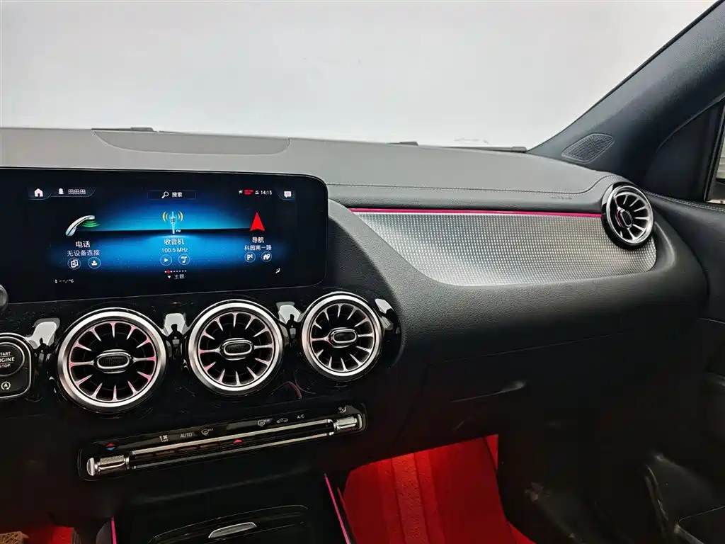 Mercedes-Benz GLA — миниатюра 12