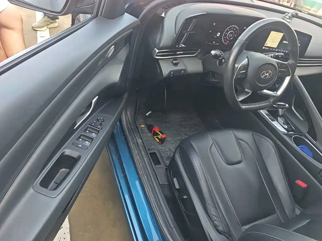 Hyundai Elantra — миниатюра 16