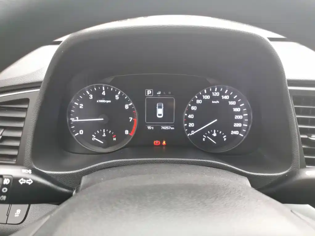 Hyundai Elantra — миниатюра 12
