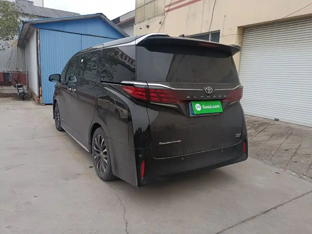 Toyota Alphard — миниатюра 5