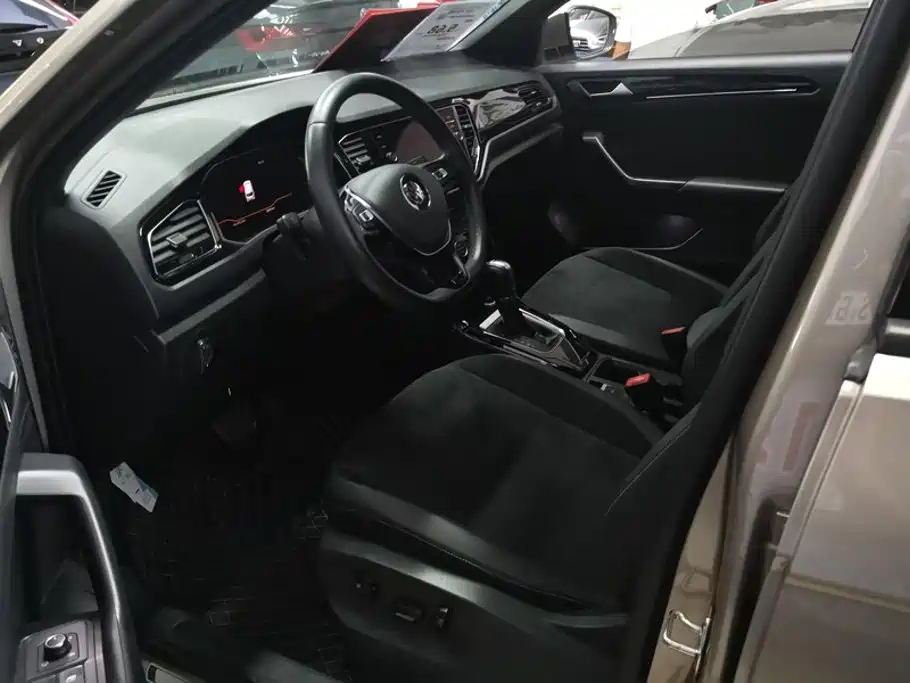 Volkswagen T-Roc — миниатюра 9