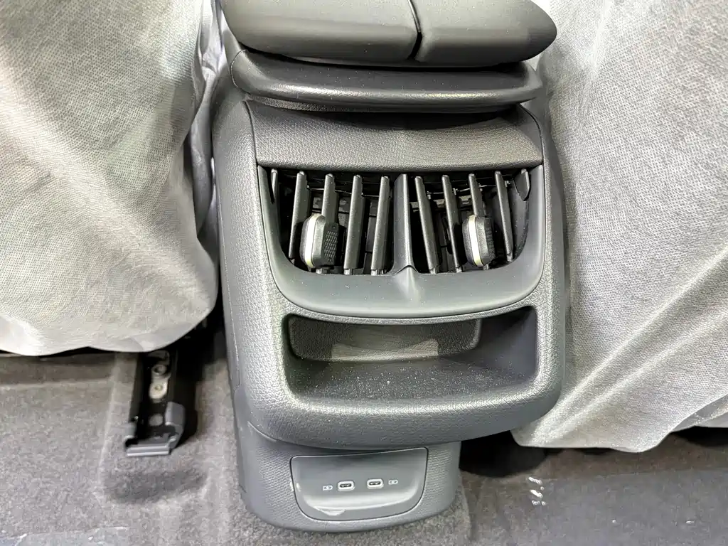 Volkswagen 06 2025 Pure