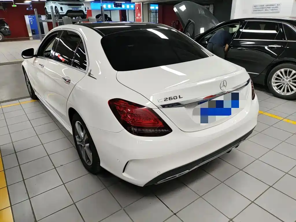 Mercedes-Benz C-Class — миниатюра 6